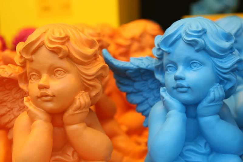 colour of kids statue