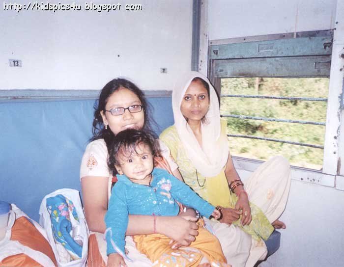 baby with her mummy and masi at train