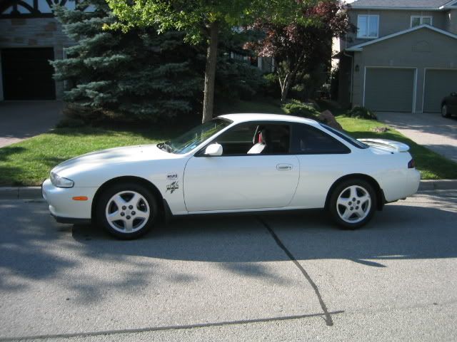 http://i297.photobucket.com/albums/mm205/briggs_d85/white%20car/whitecar018.jpg