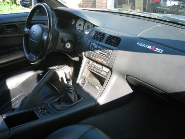 http://i297.photobucket.com/albums/mm205/briggs_d85/white%20car/whitecar066.jpg