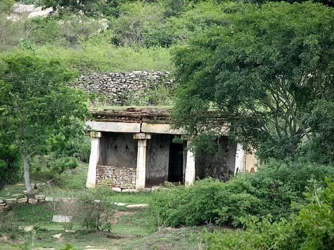 small stone temple ragihalli kere