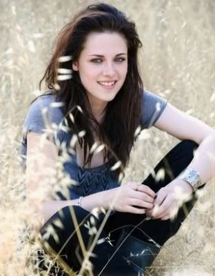 http://i297.photobucket.com/albums/mm208/xorainbowxo/Kristen%20and%20Rob/normal_19-1.jpg