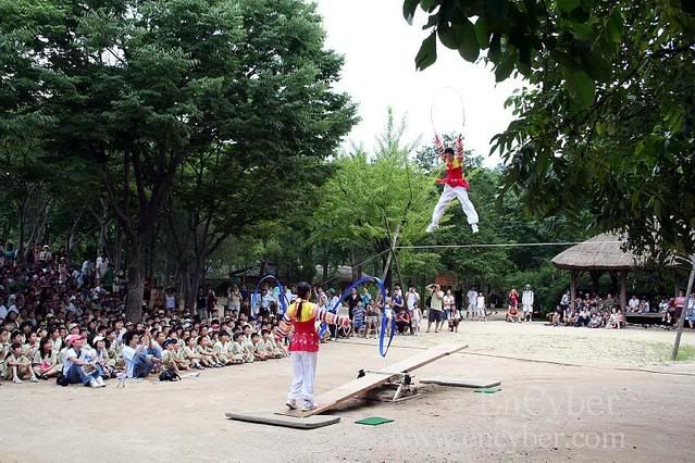 [Resim: noltwigikorea-fanscom18.jpg]
