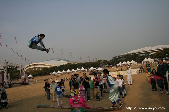 [Resim: noltwigikorea-fanscom25.jpg]