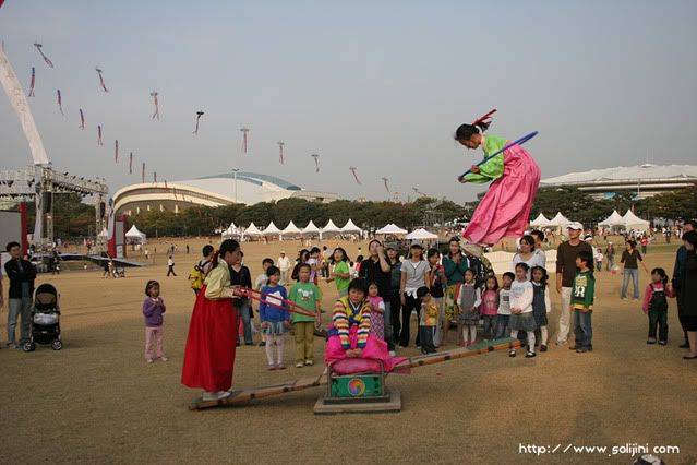 [Resim: noltwigikorea-fanscom30.jpg]