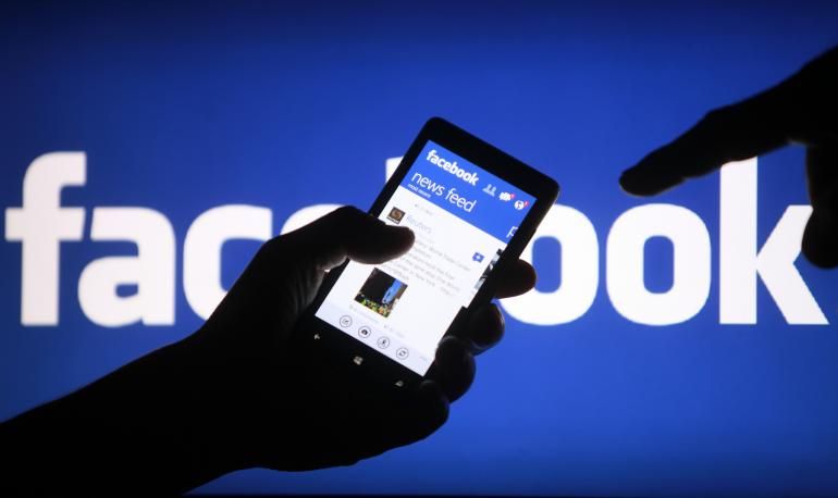 Facebook cũng khác gì một cơ quan tình báo?