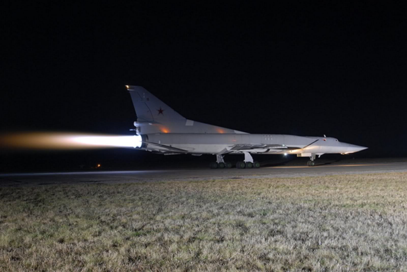 TU-22M316DESPEGUENOCTURNO.jpg