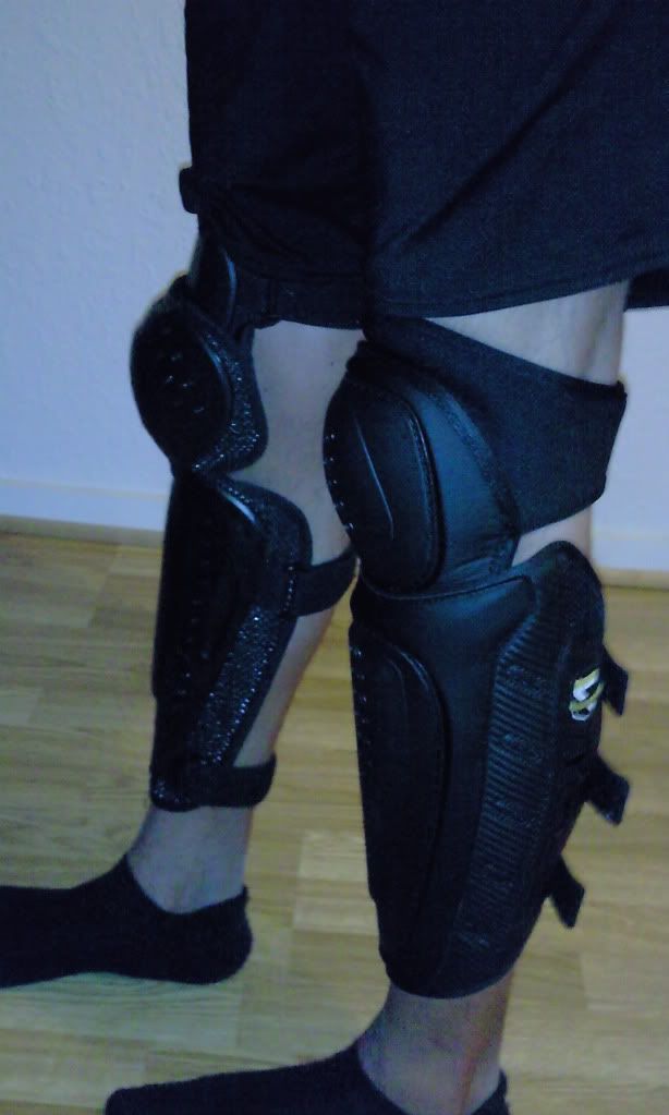 motorcycle knee protection under jeans