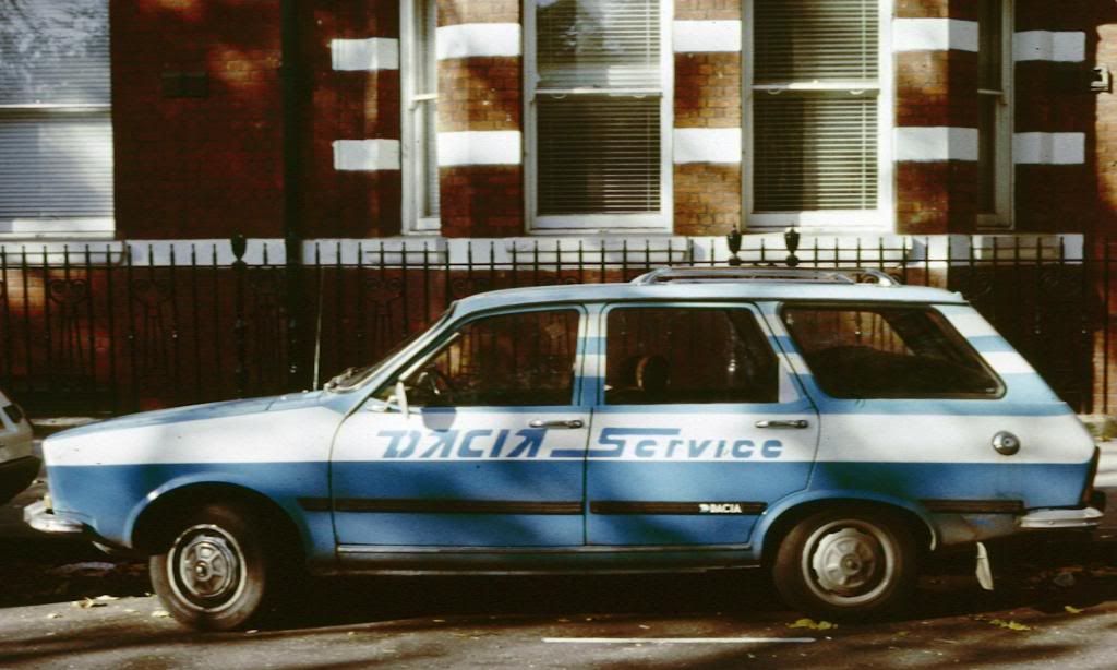 Dacia_1300_Estate_England.jpg