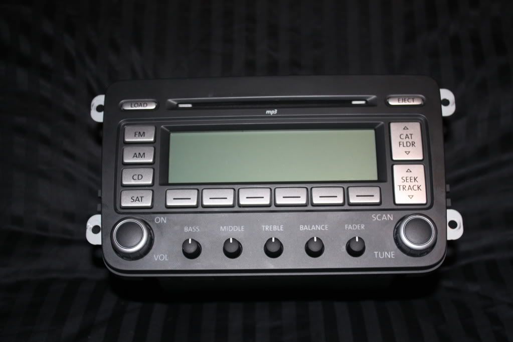 OEM 6 Disc CD Changer Head Unit AM/FM/CD/SAT/AUX VW Vortex