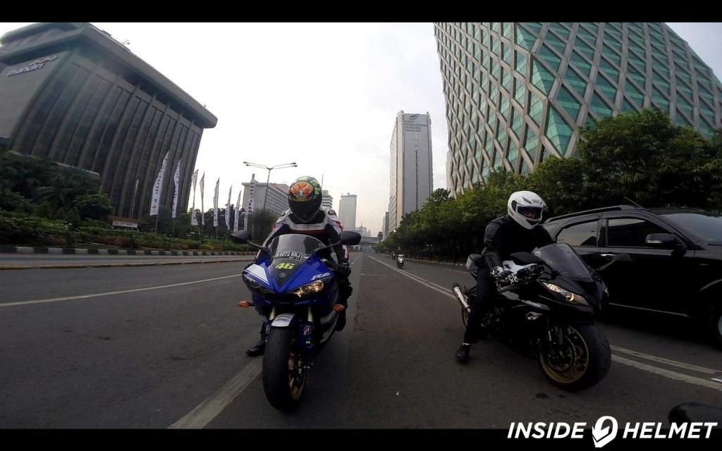 Jalan-Jalan di Jalan MH Thamrin Sebelum Ditutup