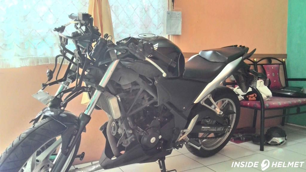 Honda CBR250R Hitam Tanpa Fairing