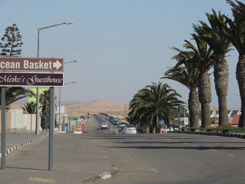 http://i297.photobucket.com/albums/mm238/efiark/Namibia%20-%202012/DSCN1213.jpg